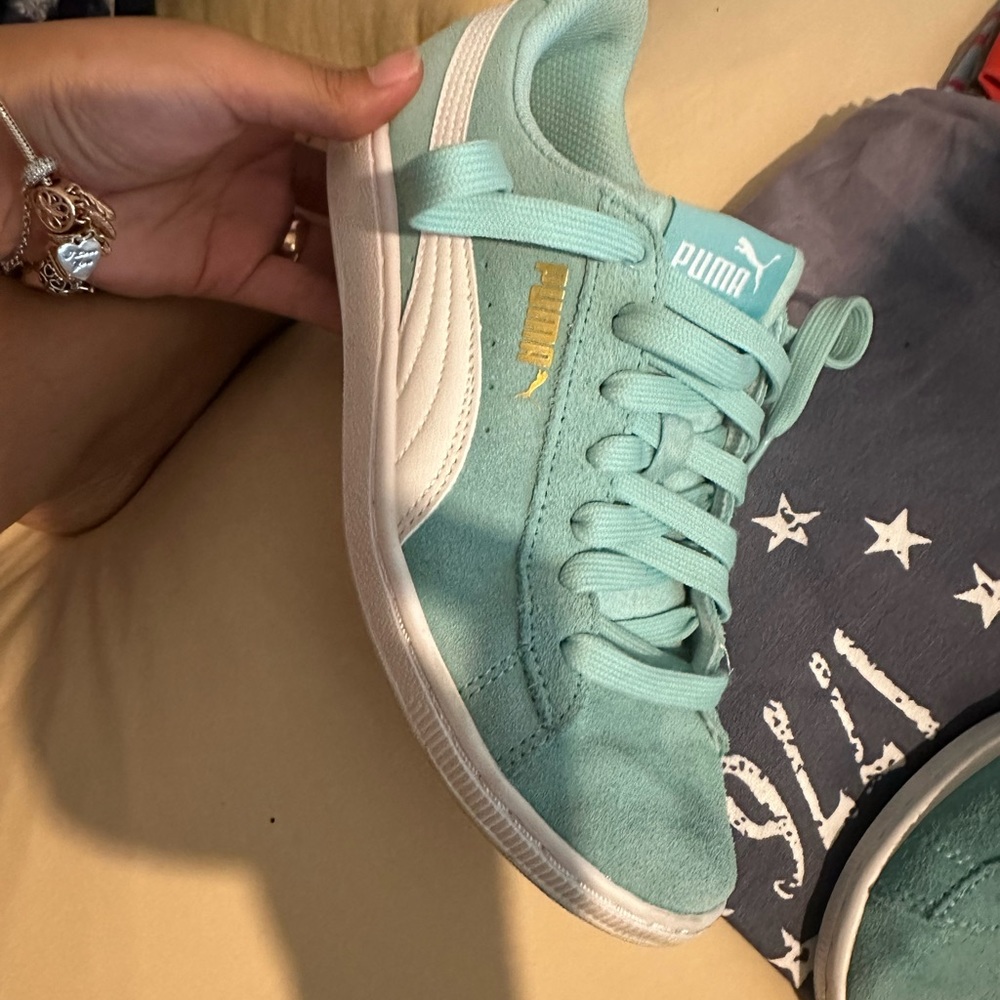 PUMA used , great conditions. size 7